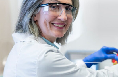 För att stärka integrationen av industri, akademi och forskning, har Shanghai Dengsheng Instrument tillsammans byggt en ny FoU-bas med många toppinstitutioner.